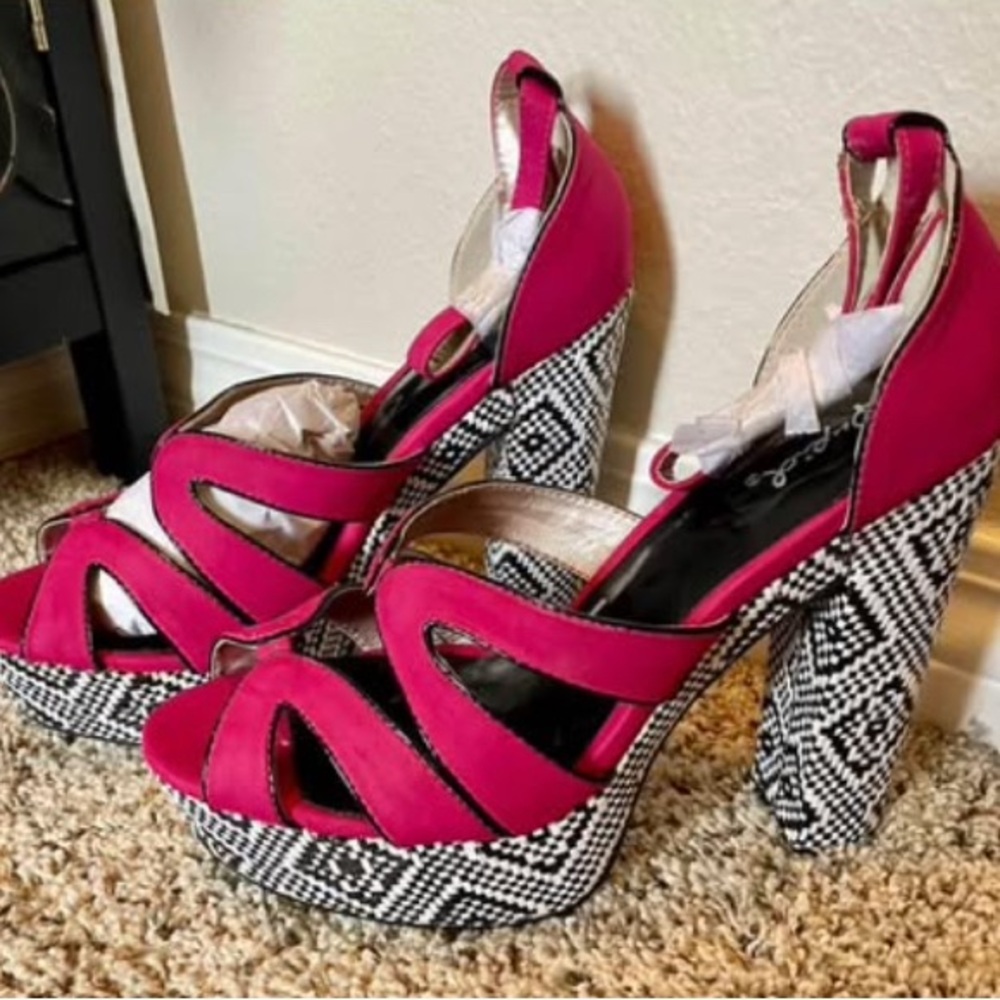 Stylish Pink and Black Geometric Heels